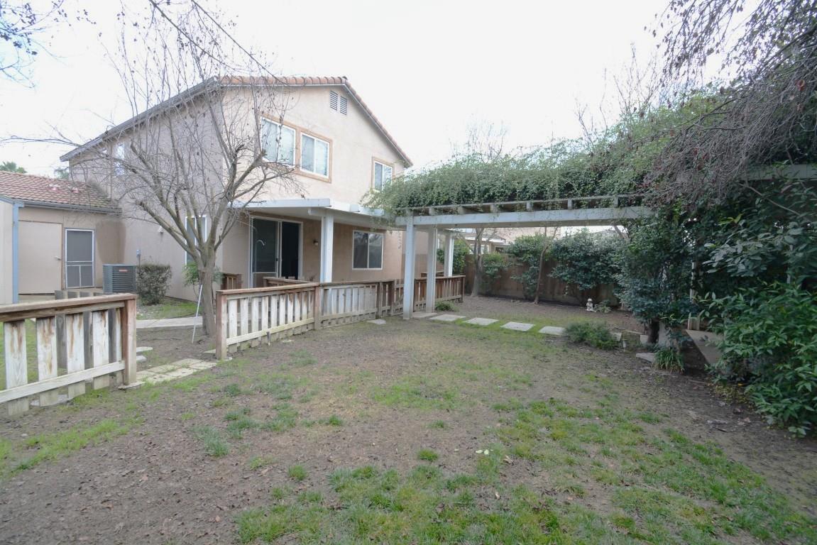 2360 S Playa Ave, Fresno, CA 93727