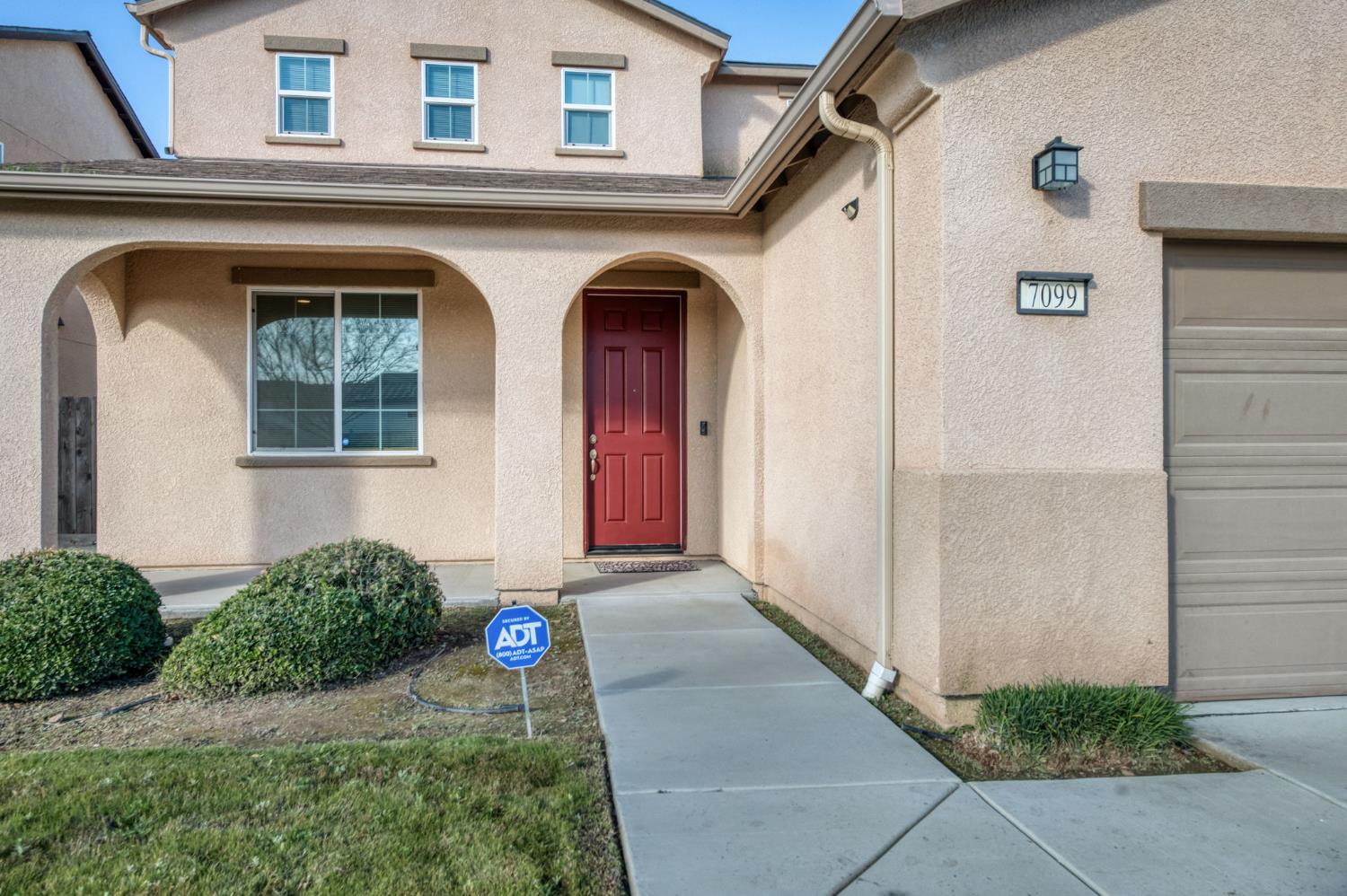 7099 N Shiraz Ave, Fresno, CA 93722