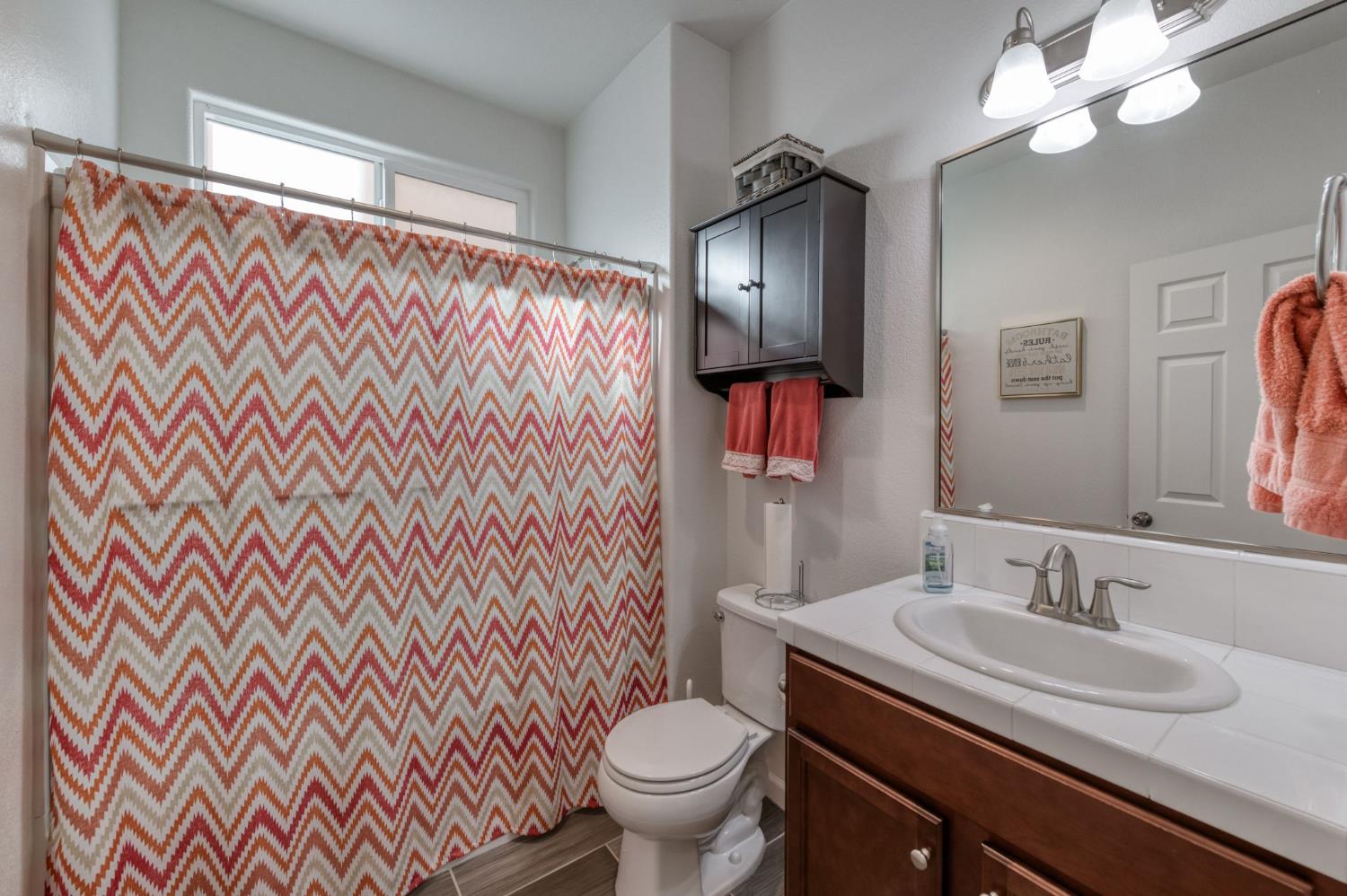 7099 N Shiraz Ave, Fresno, CA 93722