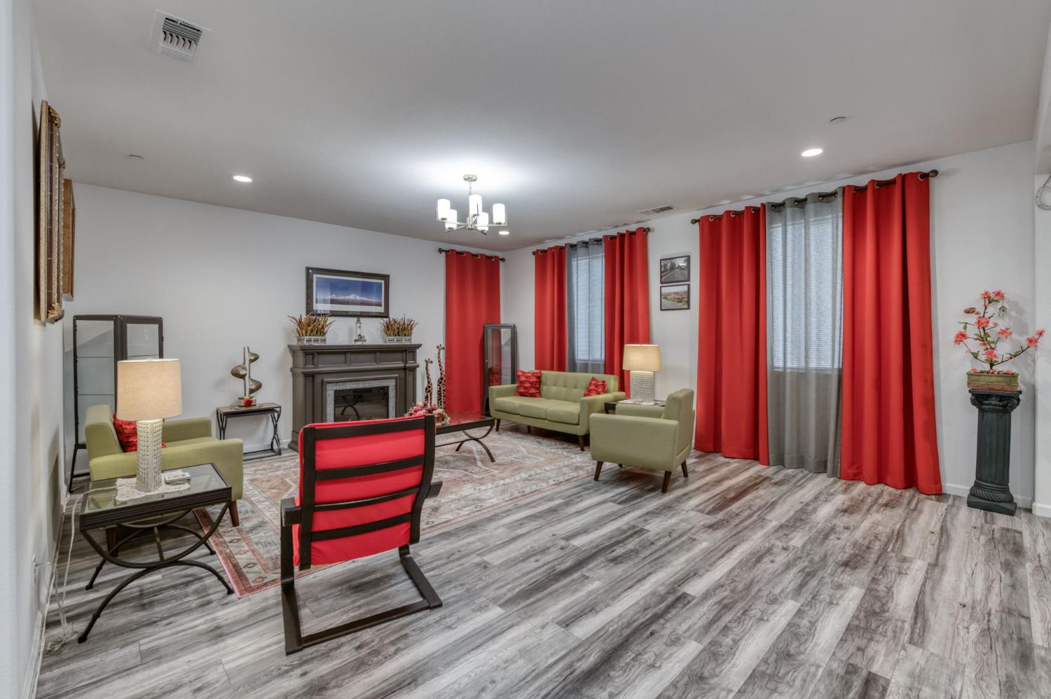 7099 N Shiraz Ave, Fresno, CA 93722