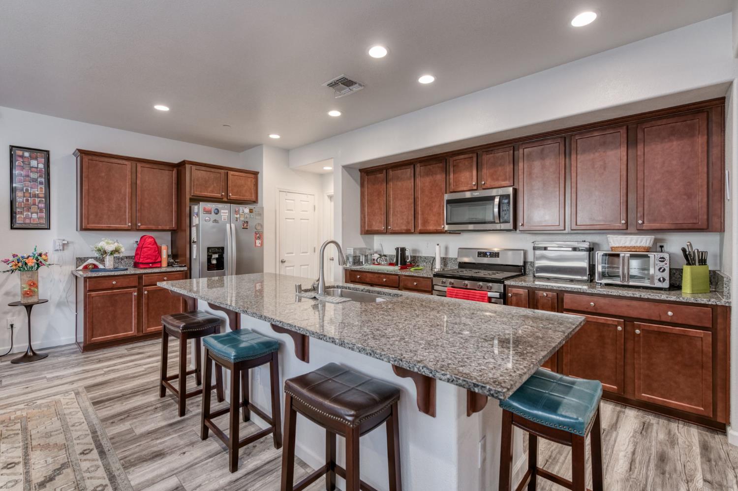 7099 N Shiraz Ave, Fresno, CA 93722