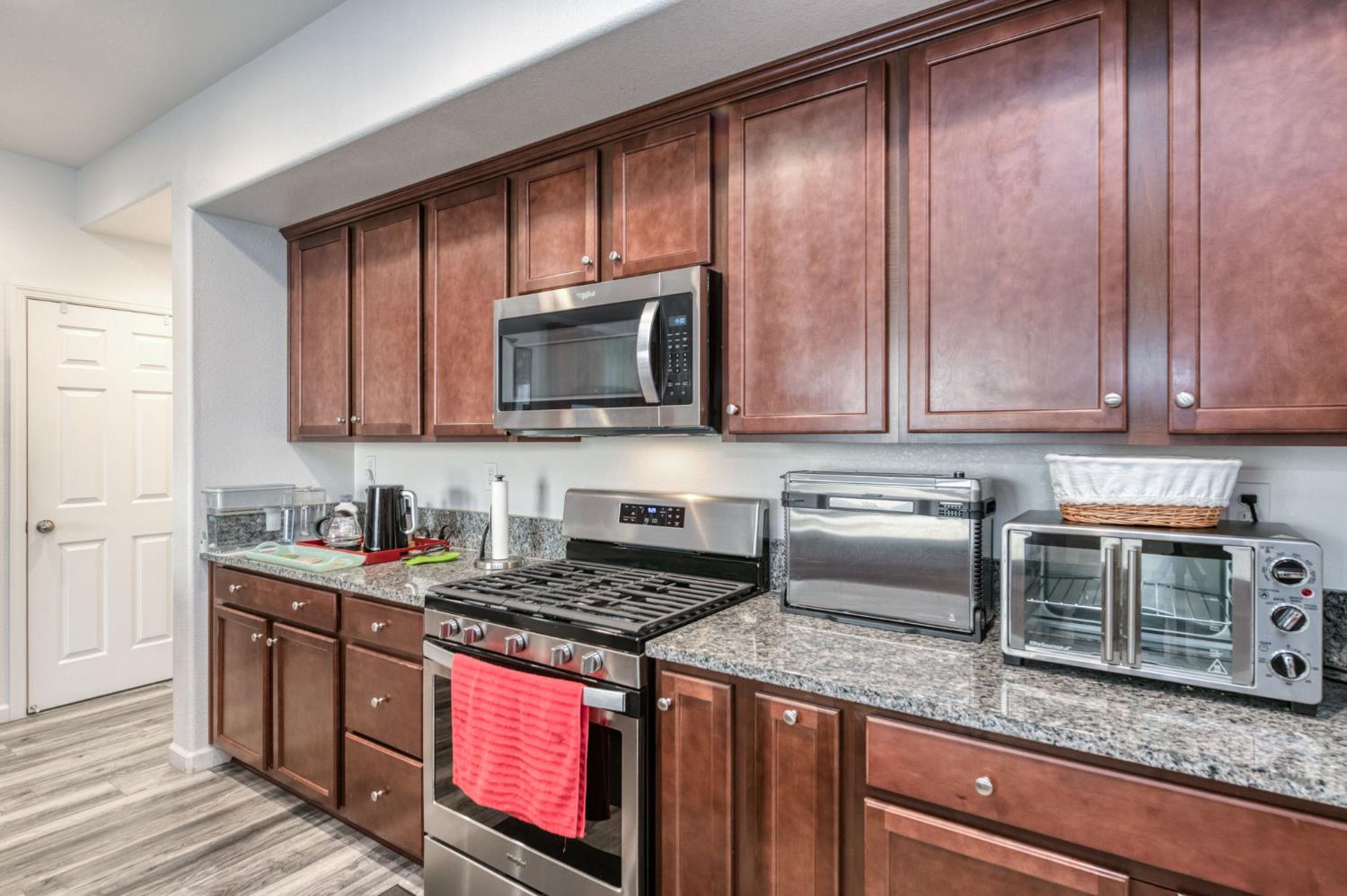 7099 N Shiraz Ave, Fresno, CA 93722