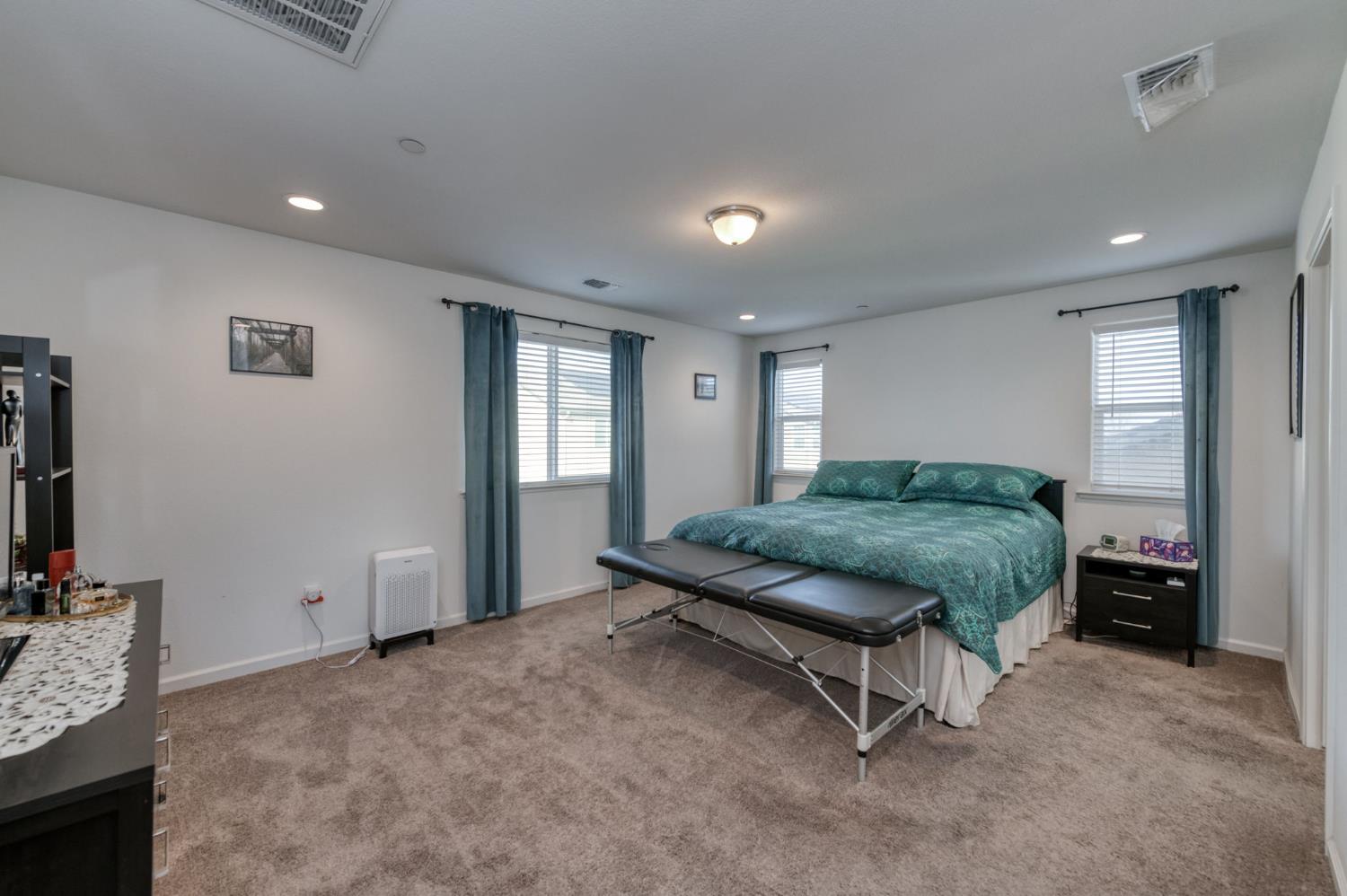 7099 N Shiraz Ave, Fresno, CA 93722