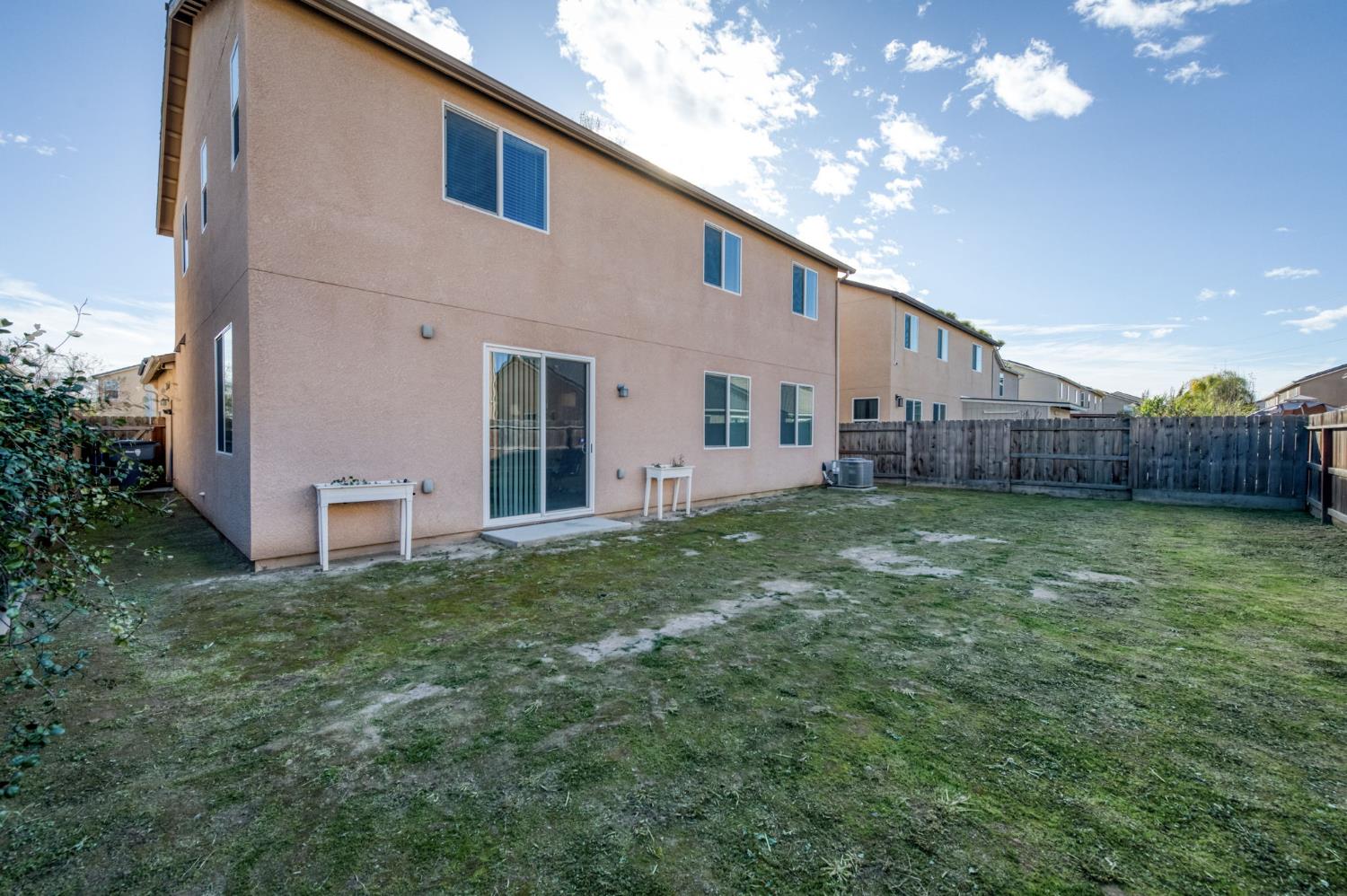 7099 N Shiraz Ave, Fresno, CA 93722