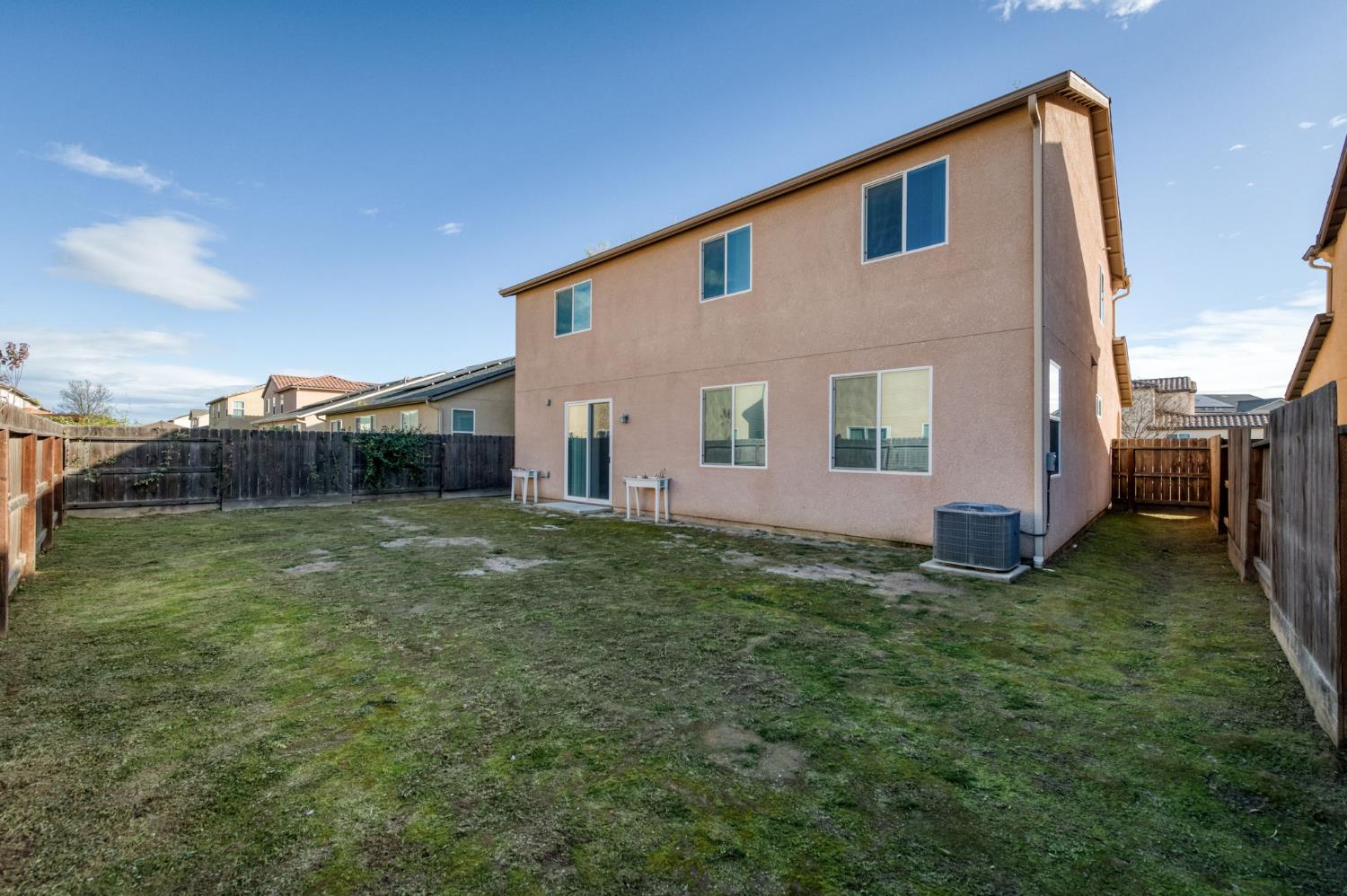 7099 N Shiraz Ave, Fresno, CA 93722