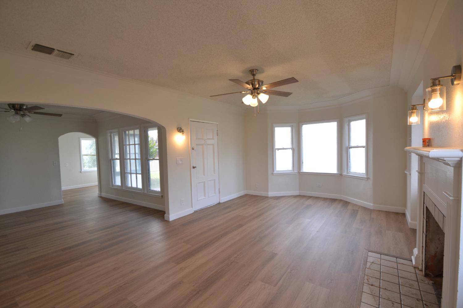 1206 N 8Th St, Fresno, CA 93703