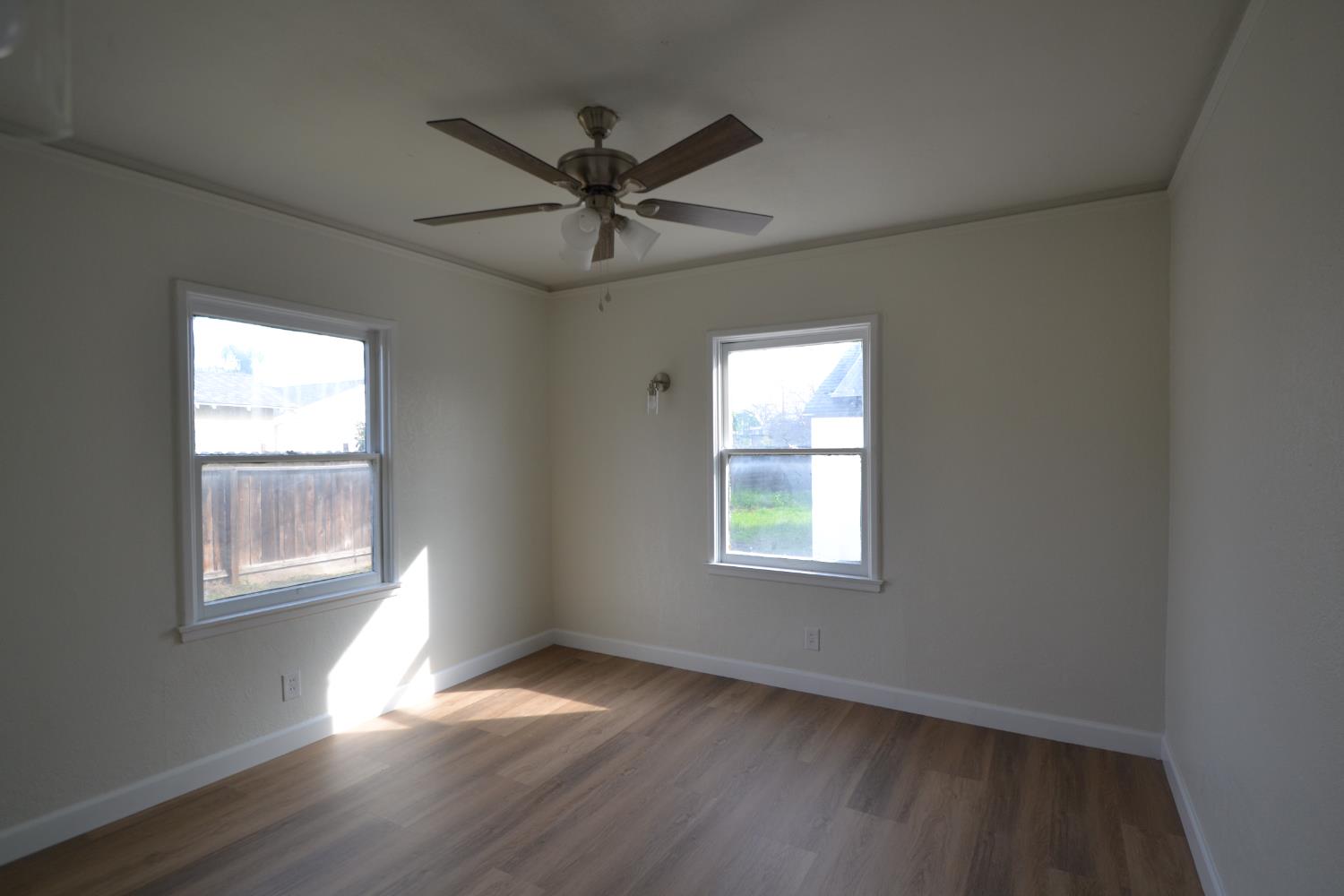 1206 N 8Th St, Fresno, CA 93703