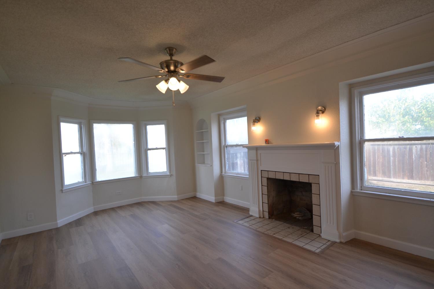 1206 N 8Th St, Fresno, CA 93703