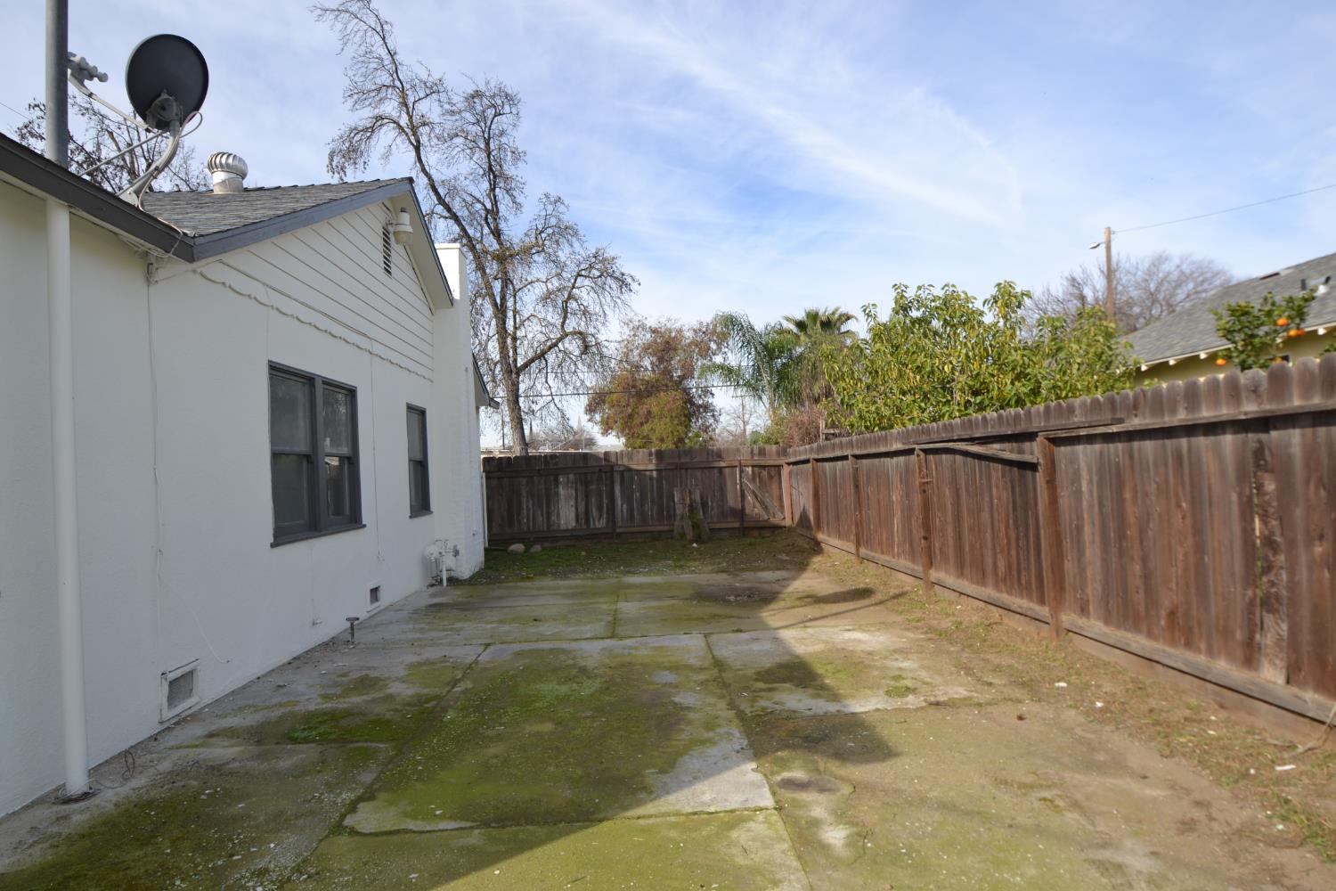 1206 N 8Th St, Fresno, CA 93703