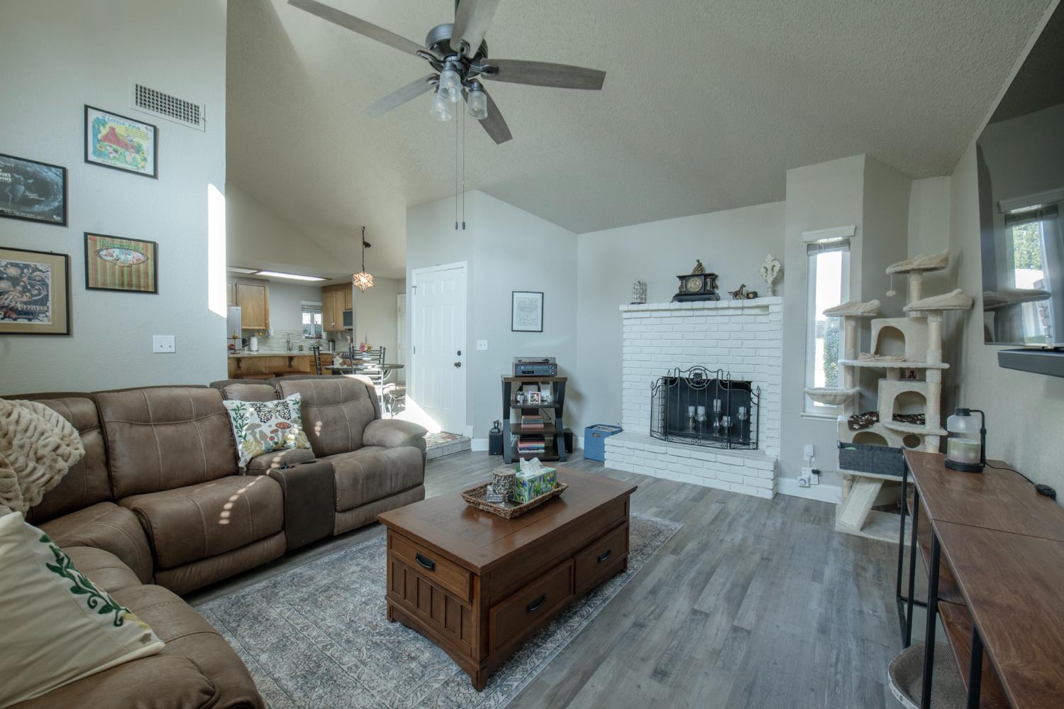 381 E Nees Ave #101, Fresno, CA 93720