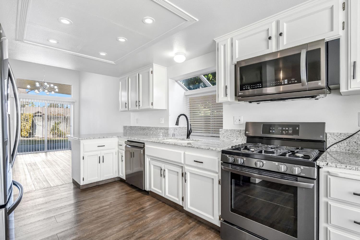 265 W Decatur Ave, Clovis, CA 93611