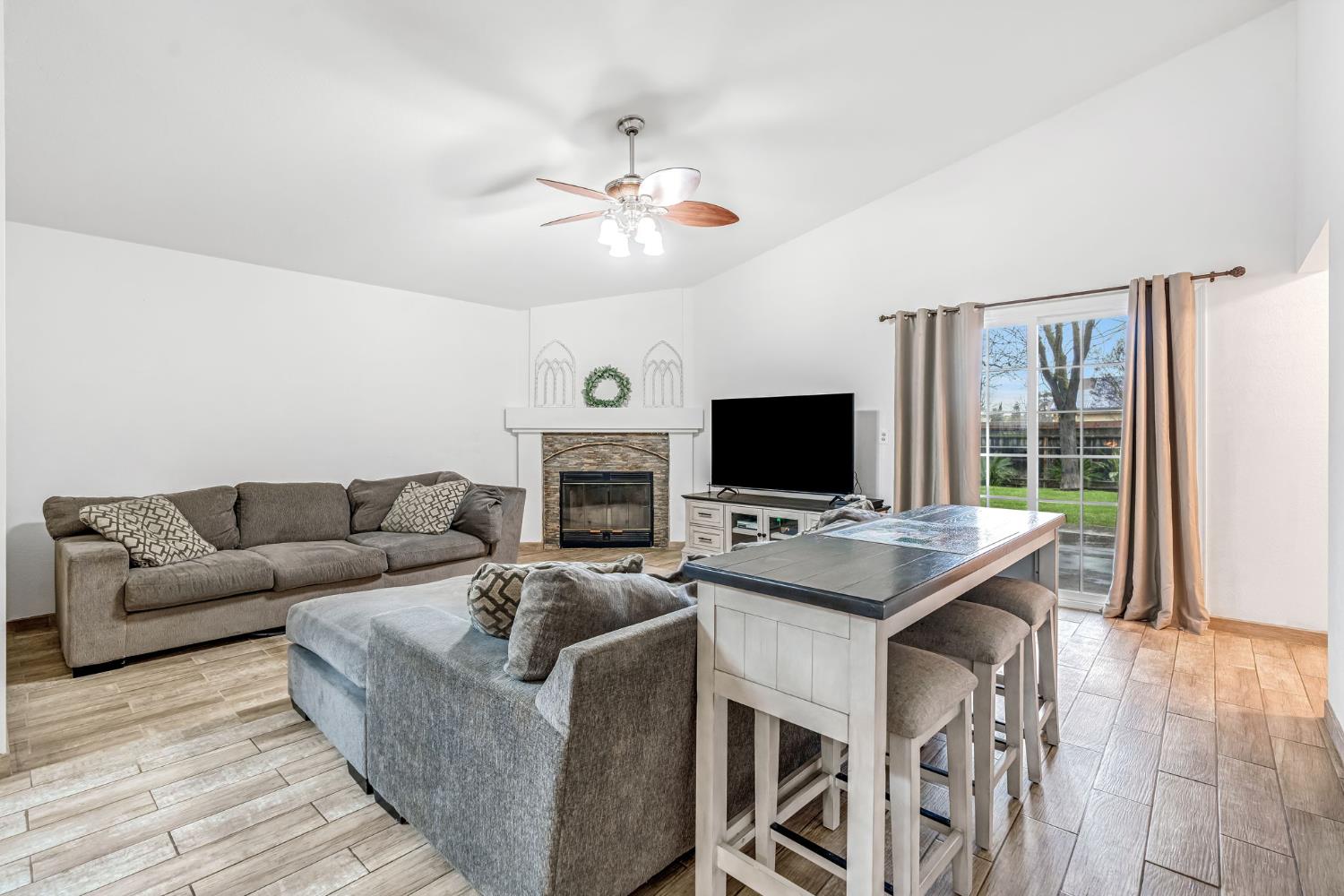 701 12Th Ave, Kingsburg, CA 93631