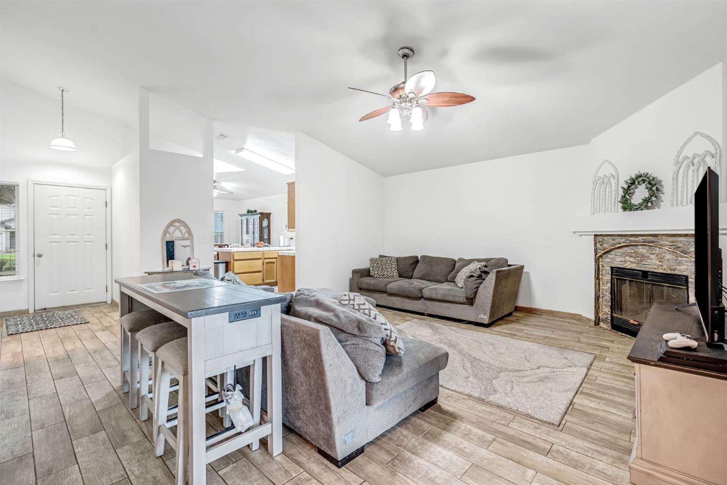 701 12Th Ave, Kingsburg, CA 93631