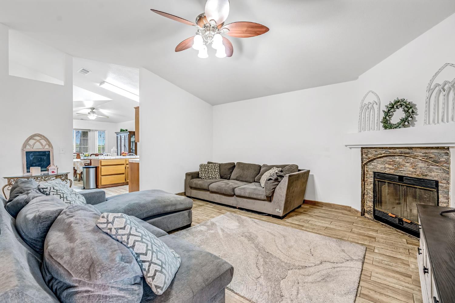 701 12Th Ave, Kingsburg, CA 93631