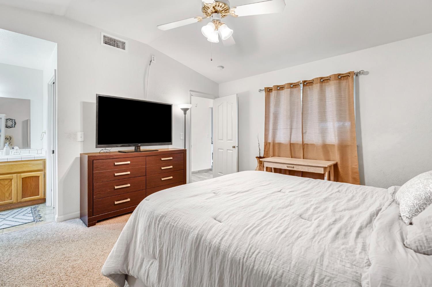 701 12Th Ave, Kingsburg, CA 93631