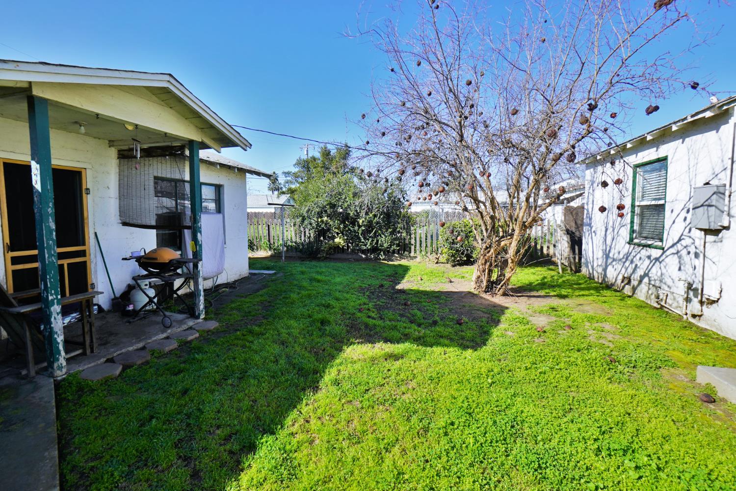 605 E Myrtle St, Hanford, CA 93230