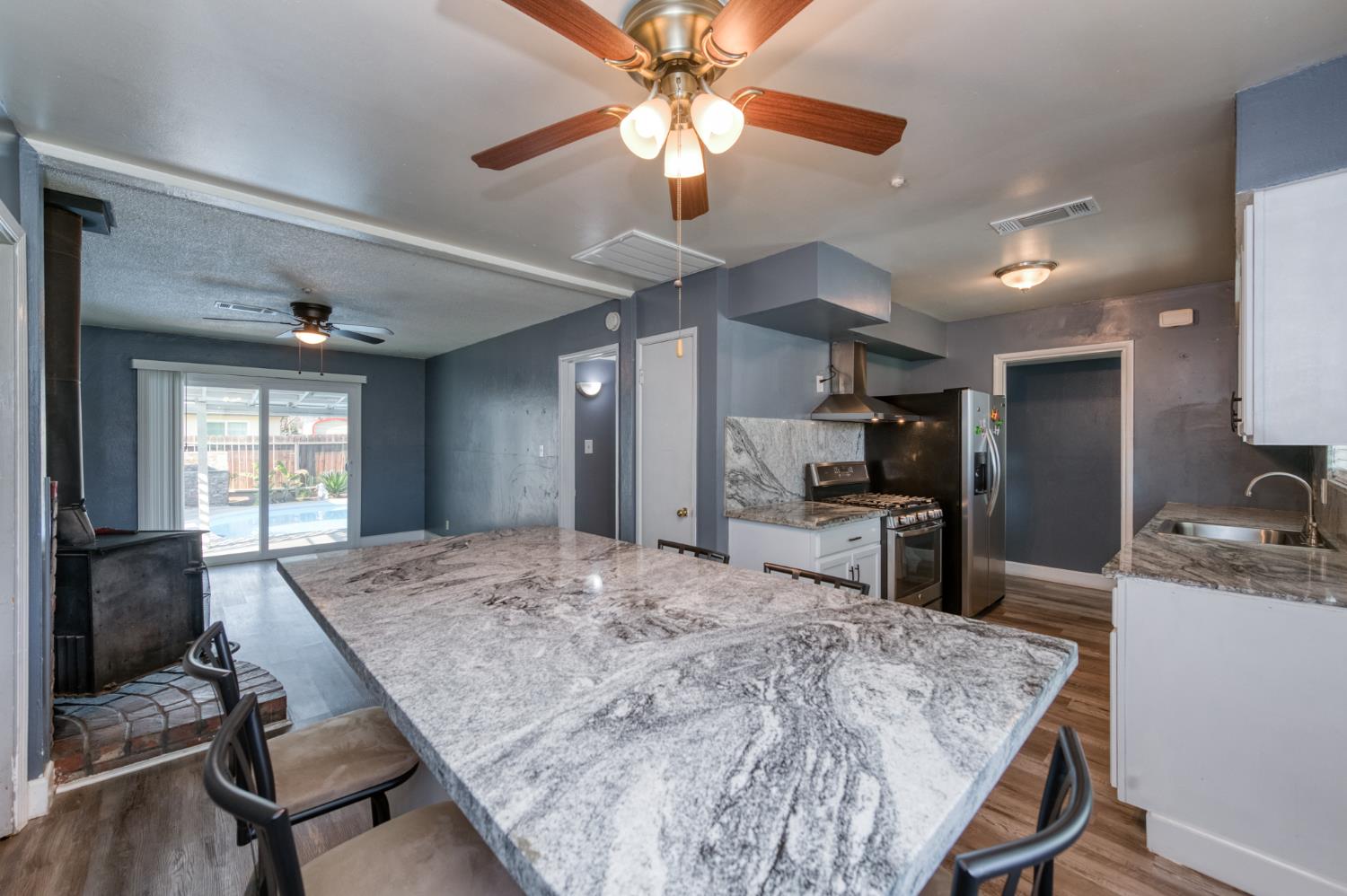 1732 S Whitney Ave, Fresno, CA 93702