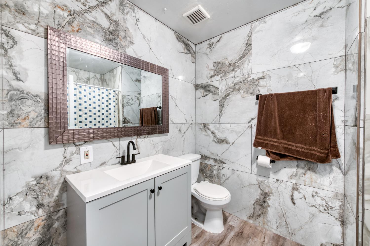 1732 S Whitney Ave, Fresno, CA 93702