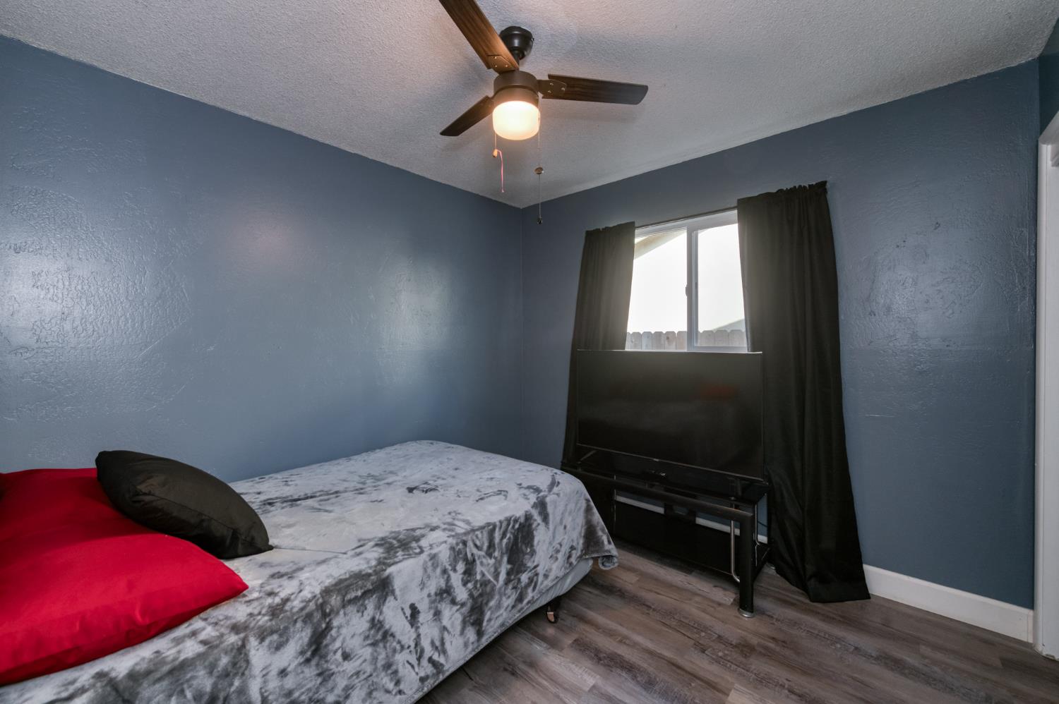 1732 S Whitney Ave, Fresno, CA 93702