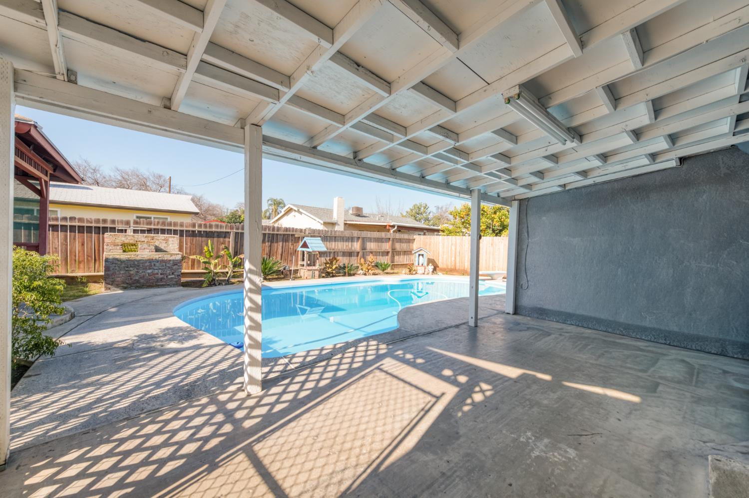 1732 S Whitney Ave, Fresno, CA 93702