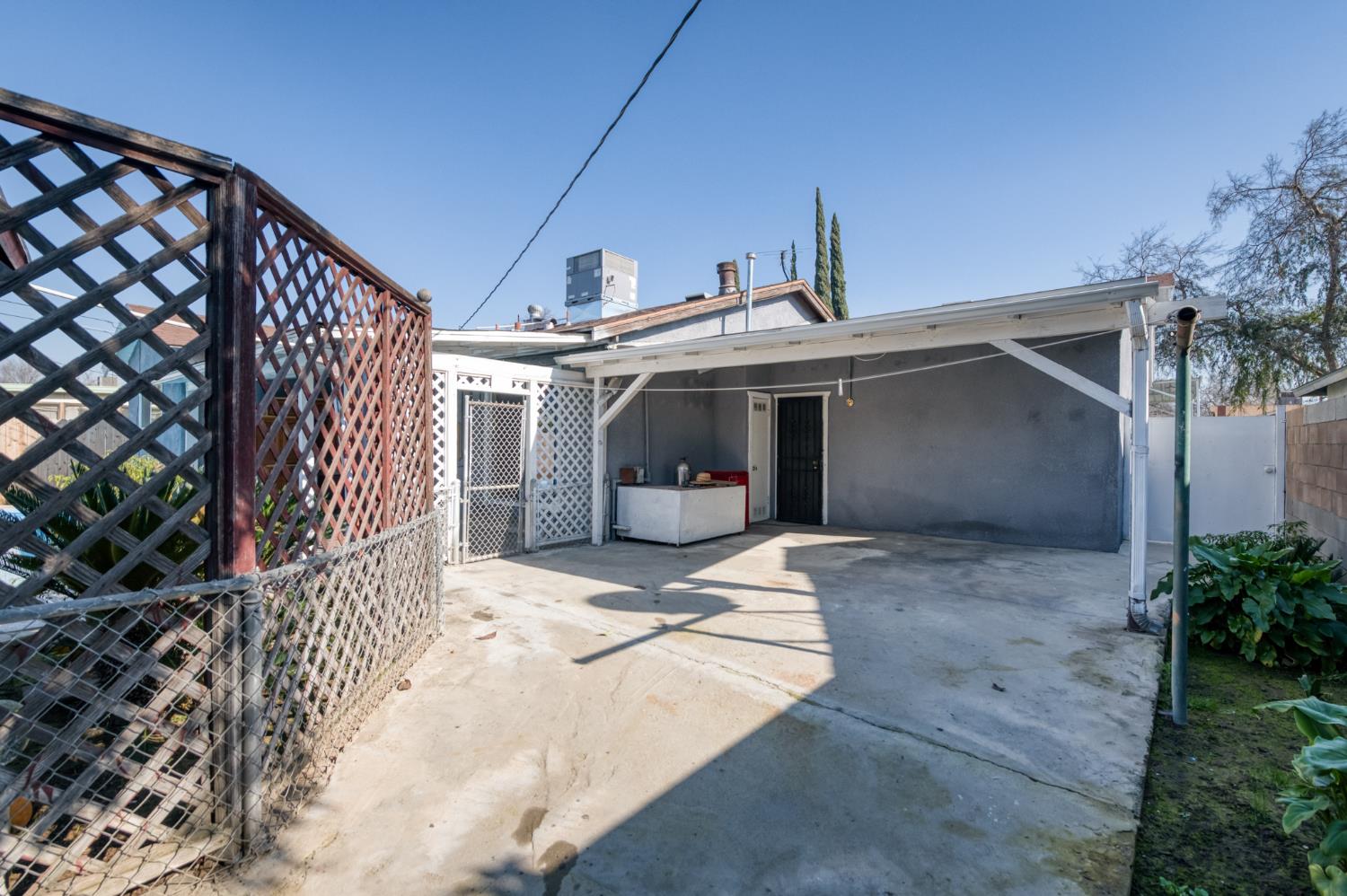 1732 S Whitney Ave, Fresno, CA 93702