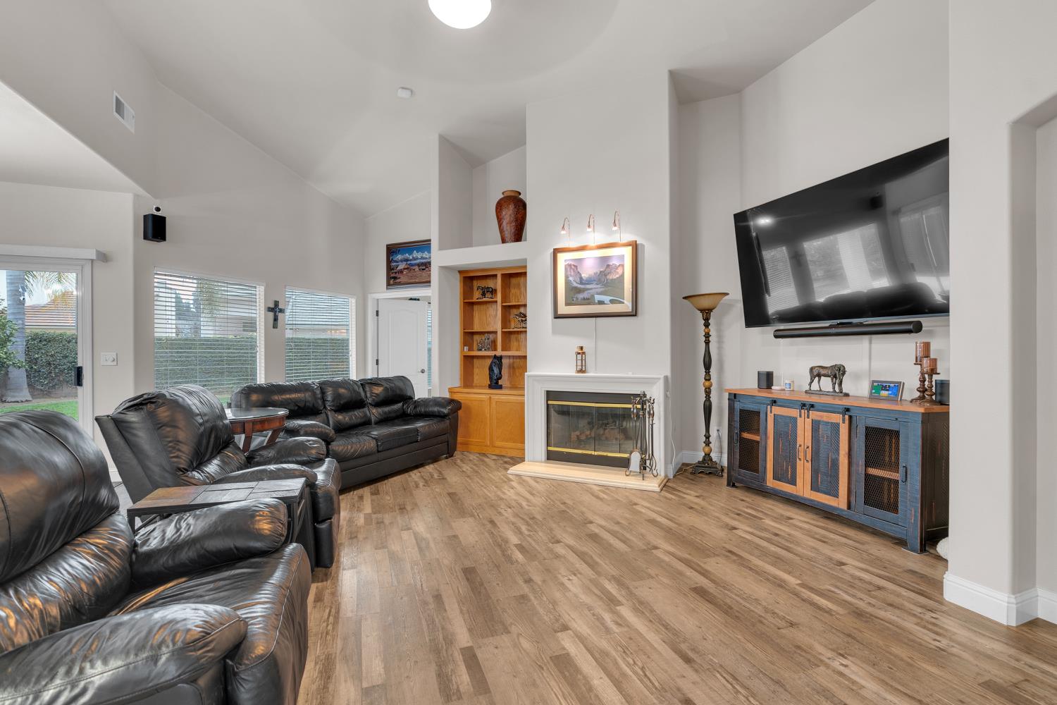 2949 E Palisade Dr, Fresno, CA 93720