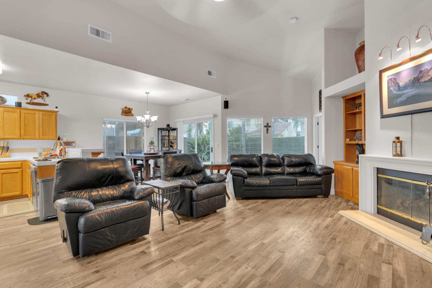 2949 E Palisade Dr, Fresno, CA 93720