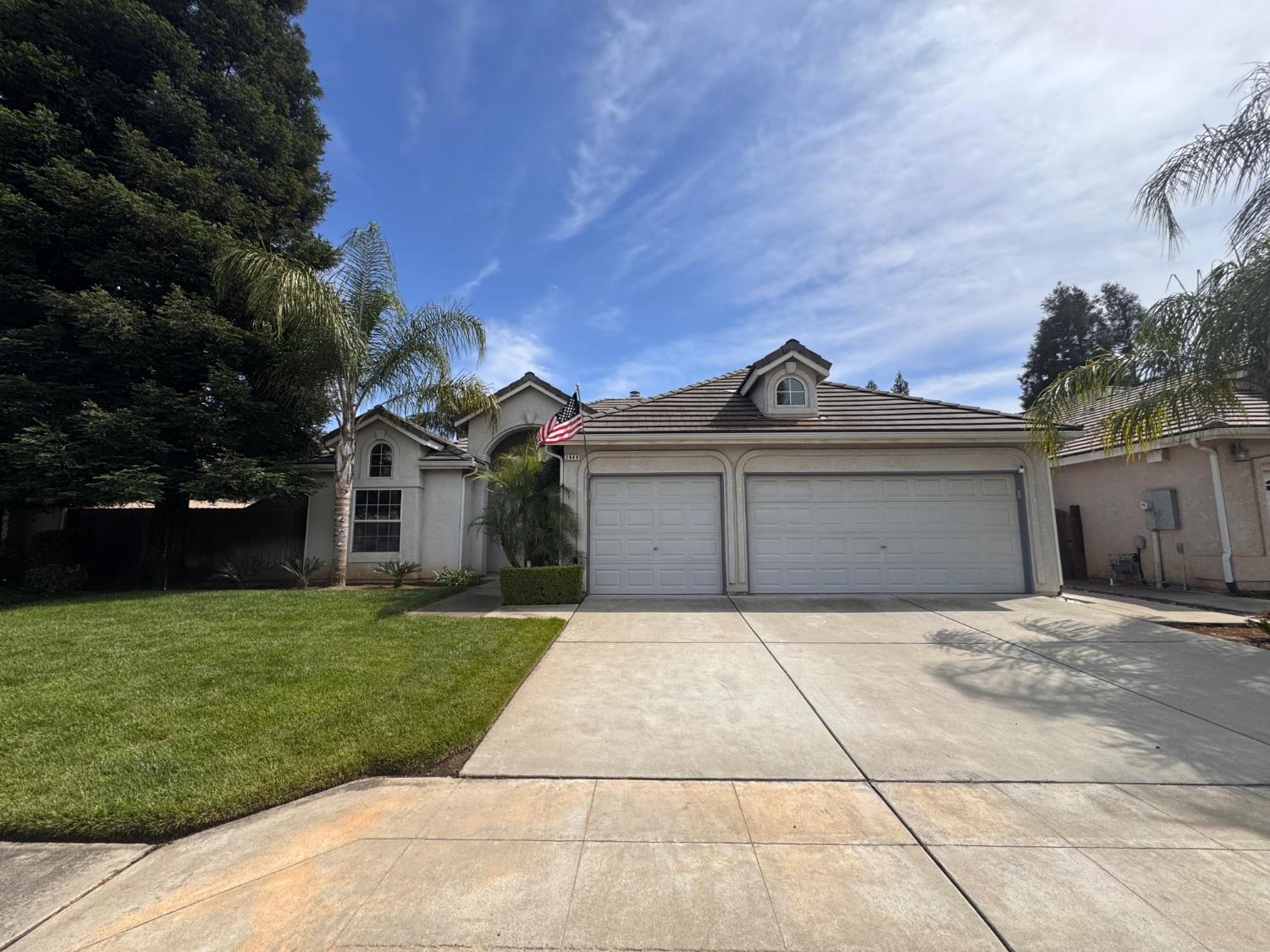 2949 E Palisade Dr, Fresno, CA 93720