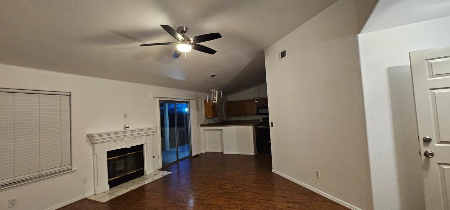 5296 E Harvest Ln, Fresno, CA 93725