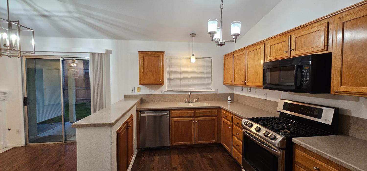 5296 E Harvest Ln, Fresno, CA 93725