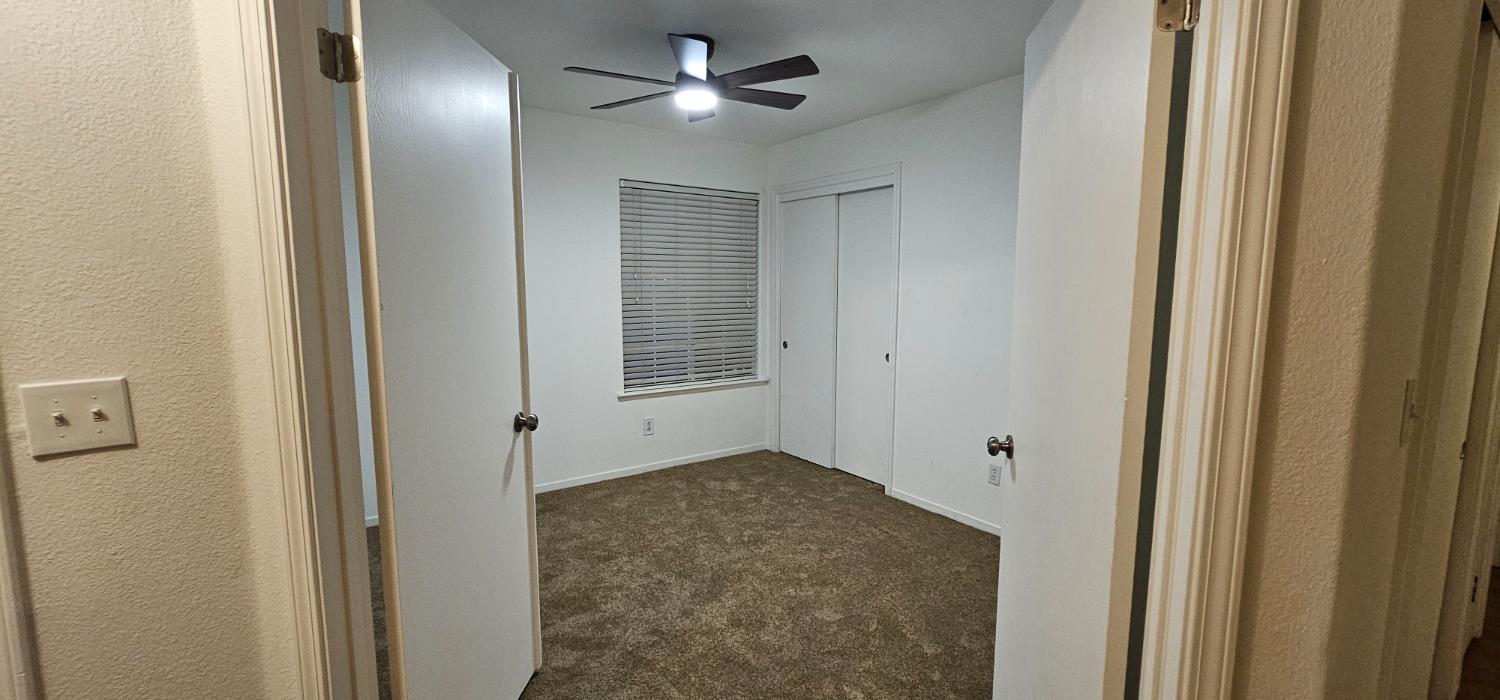 5296 E Harvest Ln, Fresno, CA 93725