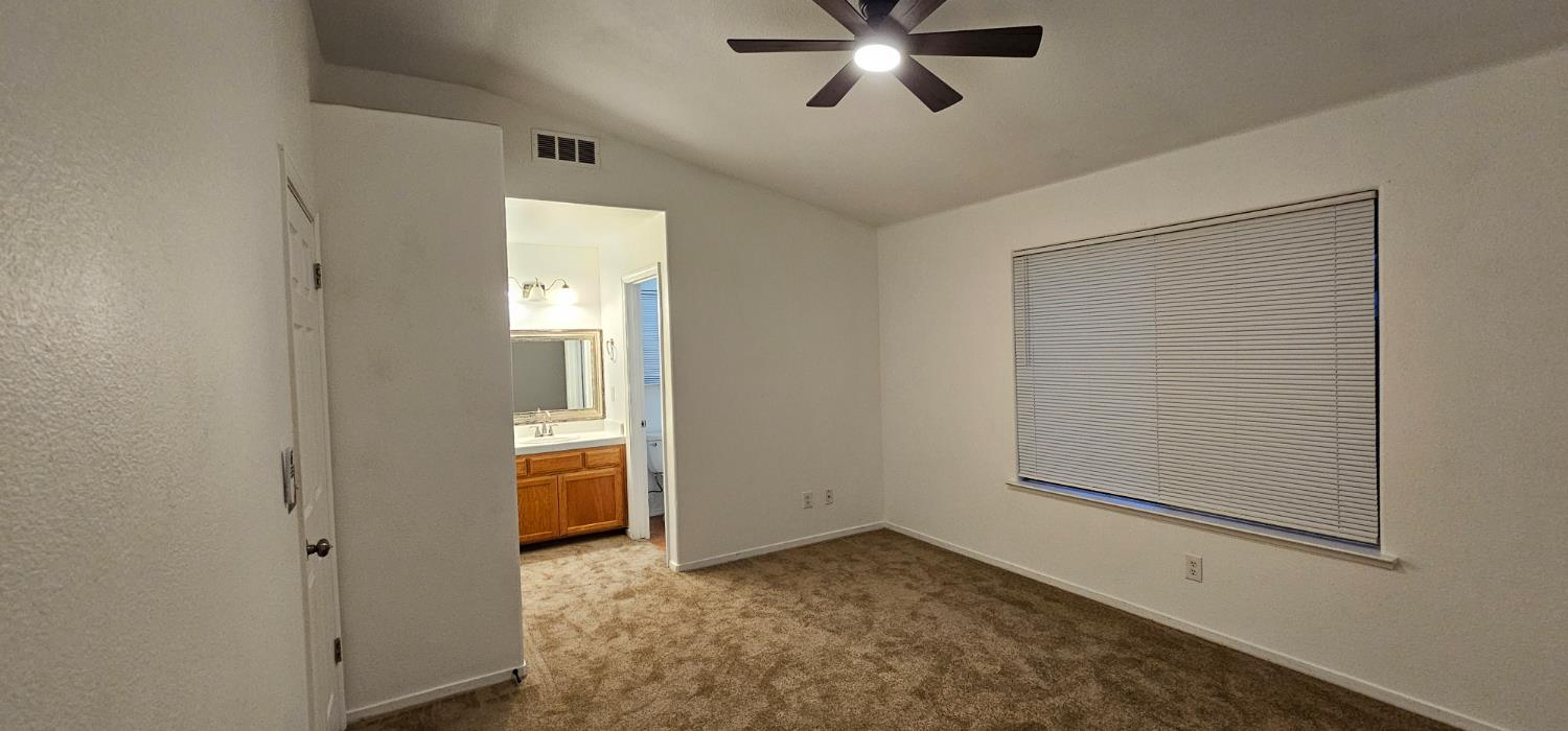 5296 E Harvest Ln, Fresno, CA 93725