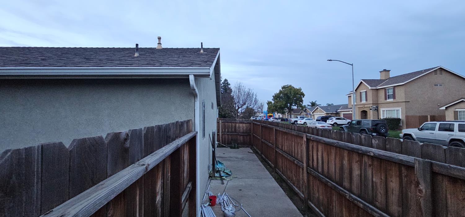 5296 E Harvest Ln, Fresno, CA 93725