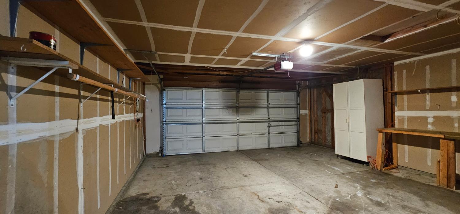 5296 E Harvest Ln, Fresno, CA 93725