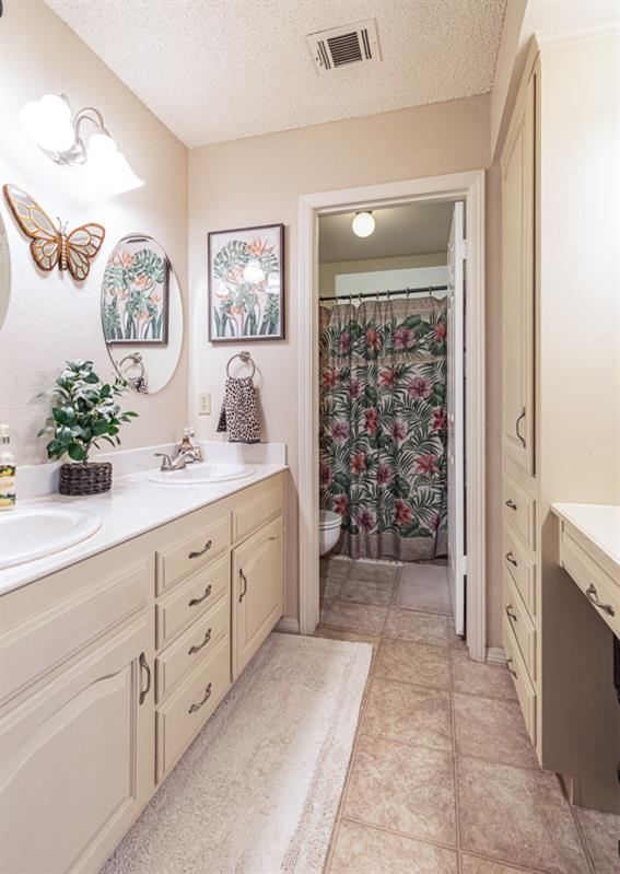 445 Quill Ln, Clovis, CA 93612