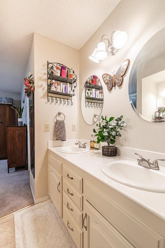 445 Quill Ln, Clovis, CA 93612