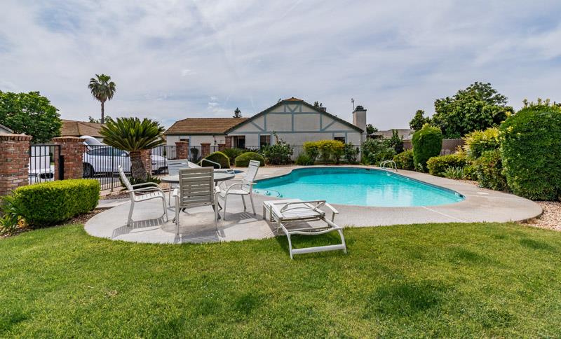 445 Quill Ln, Clovis, CA 93612