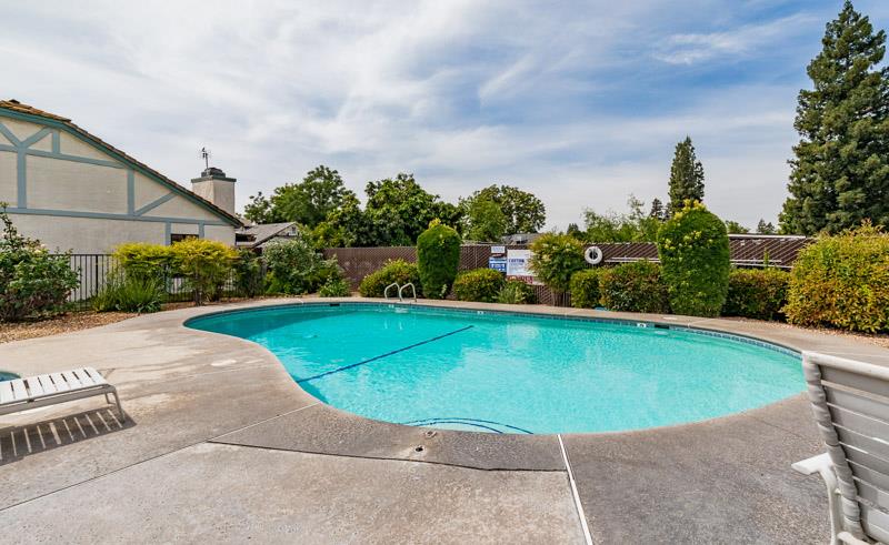 445 Quill Ln, Clovis, CA 93612