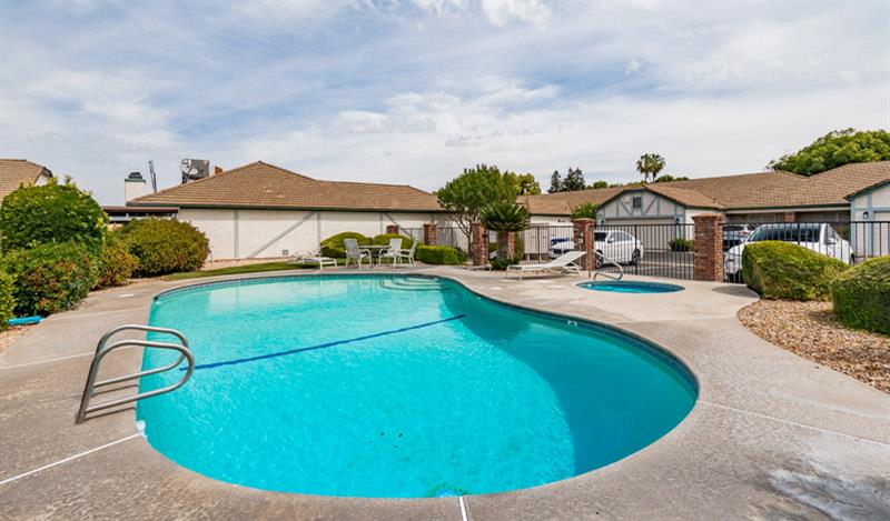 445 Quill Ln, Clovis, CA 93612