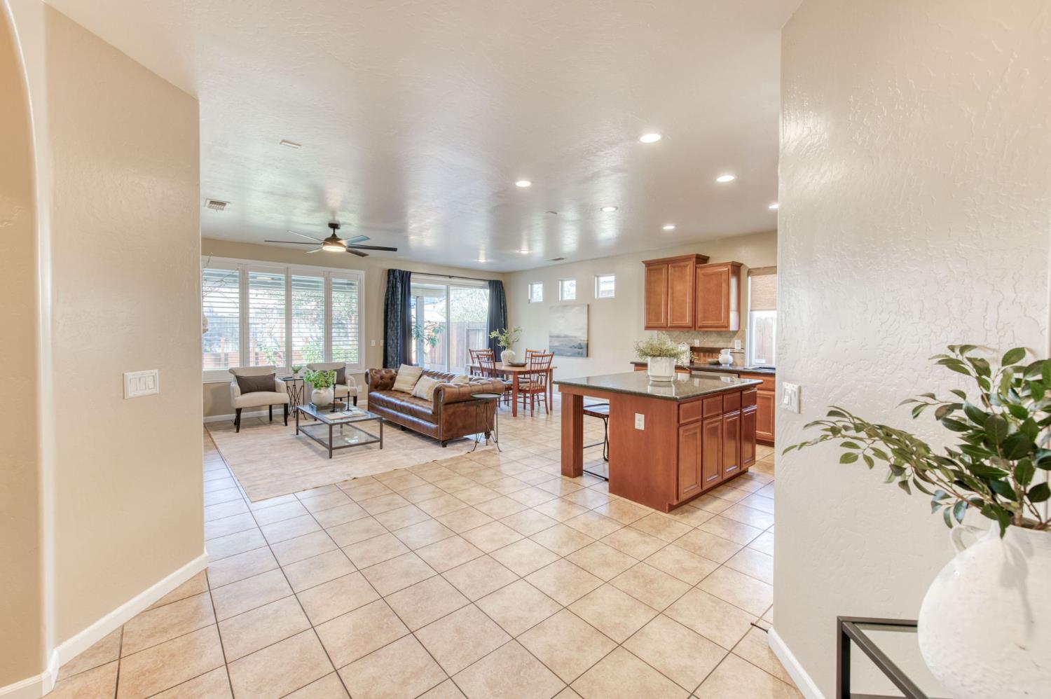 7206 E Dayton Ave, Fresno, CA 93737