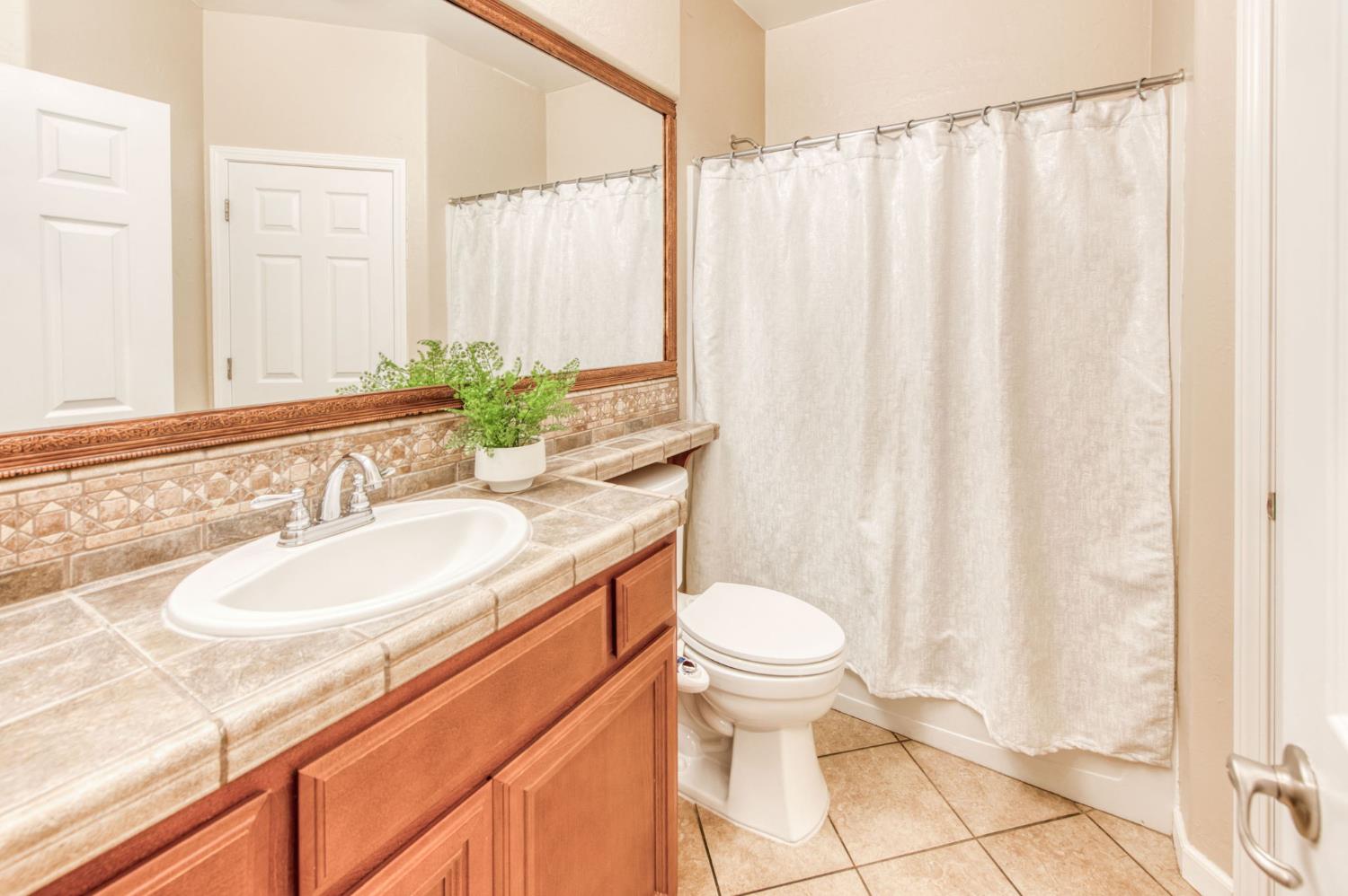 7206 E Dayton Ave, Fresno, CA 93737