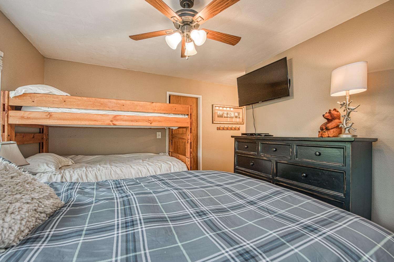 41150 Woodridge Lane, Shaver Lake, CA 93664