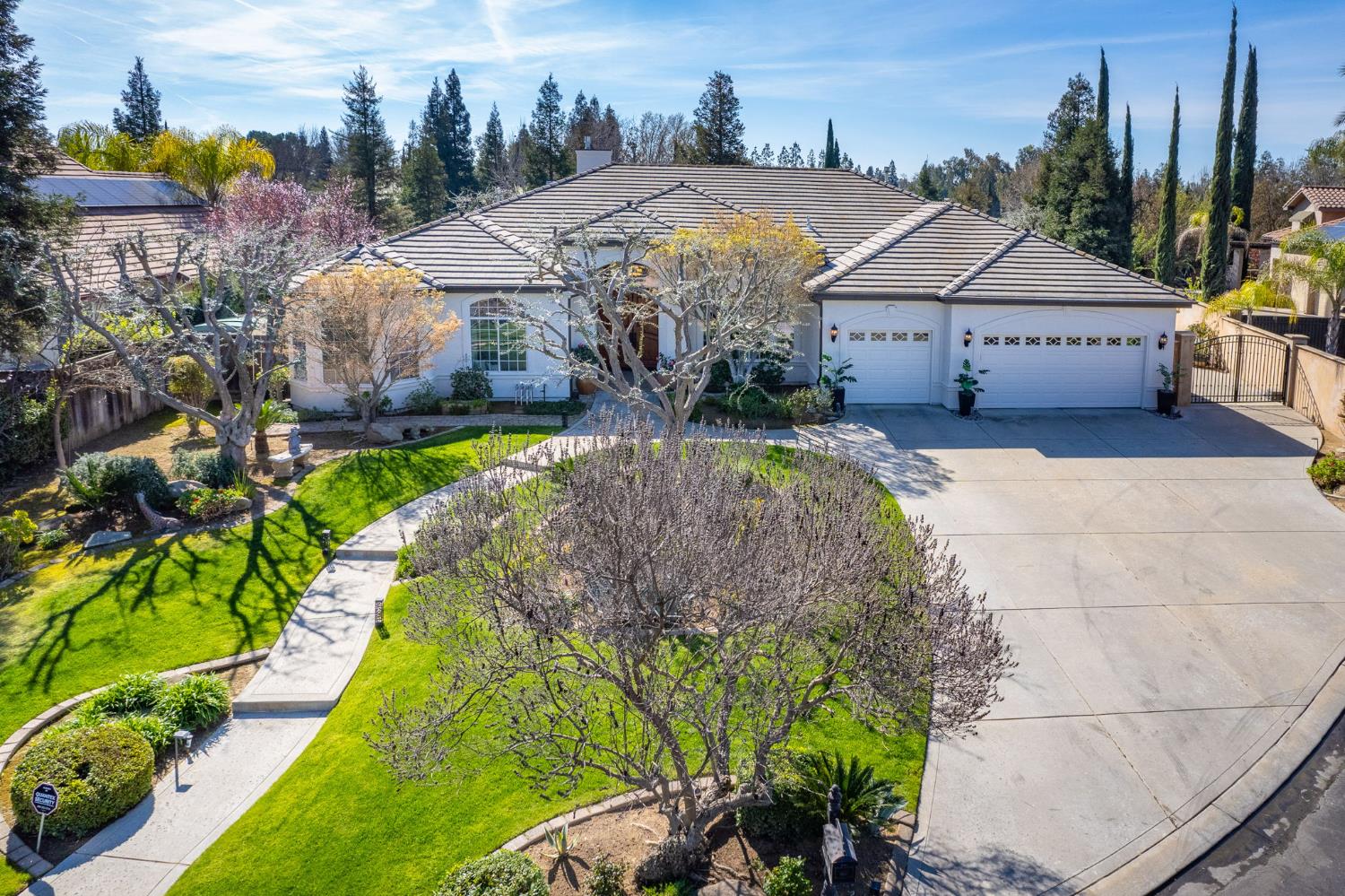 12437 N Via Tuscania Ave, Clovis, CA 93619