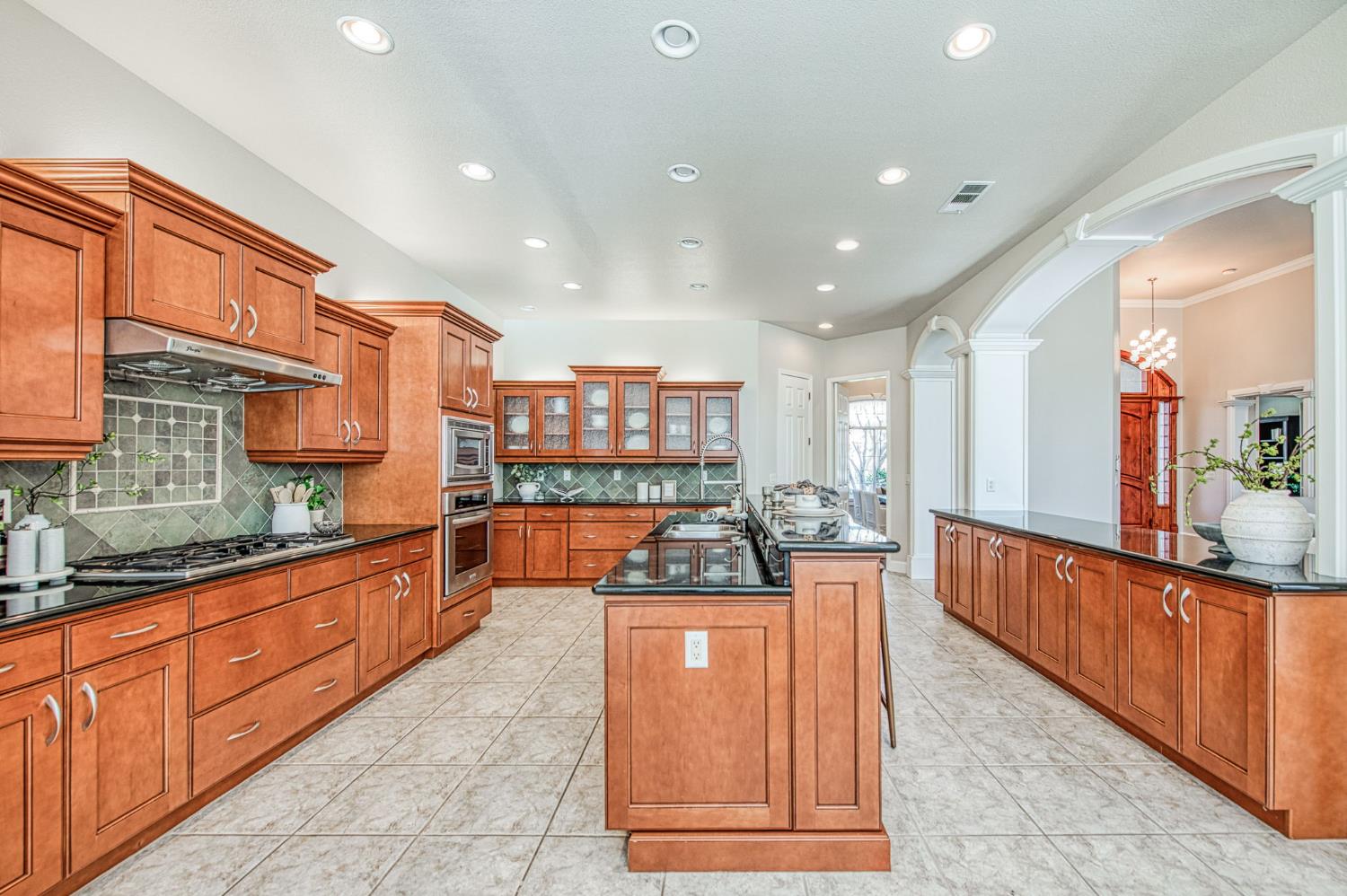 12437 N Via Tuscania Ave, Clovis, CA 93619