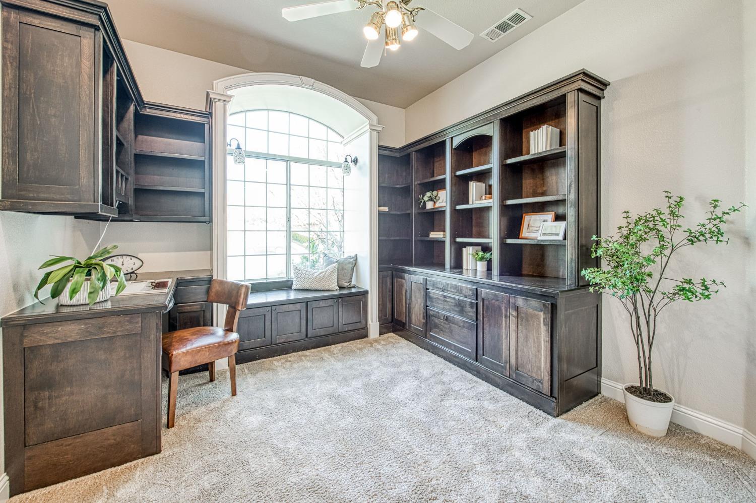 12437 N Via Tuscania Ave, Clovis, CA 93619