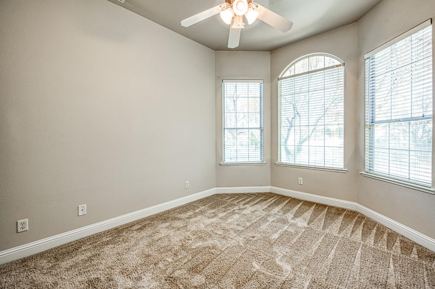 12437 N Via Tuscania Ave, Clovis, CA 93619