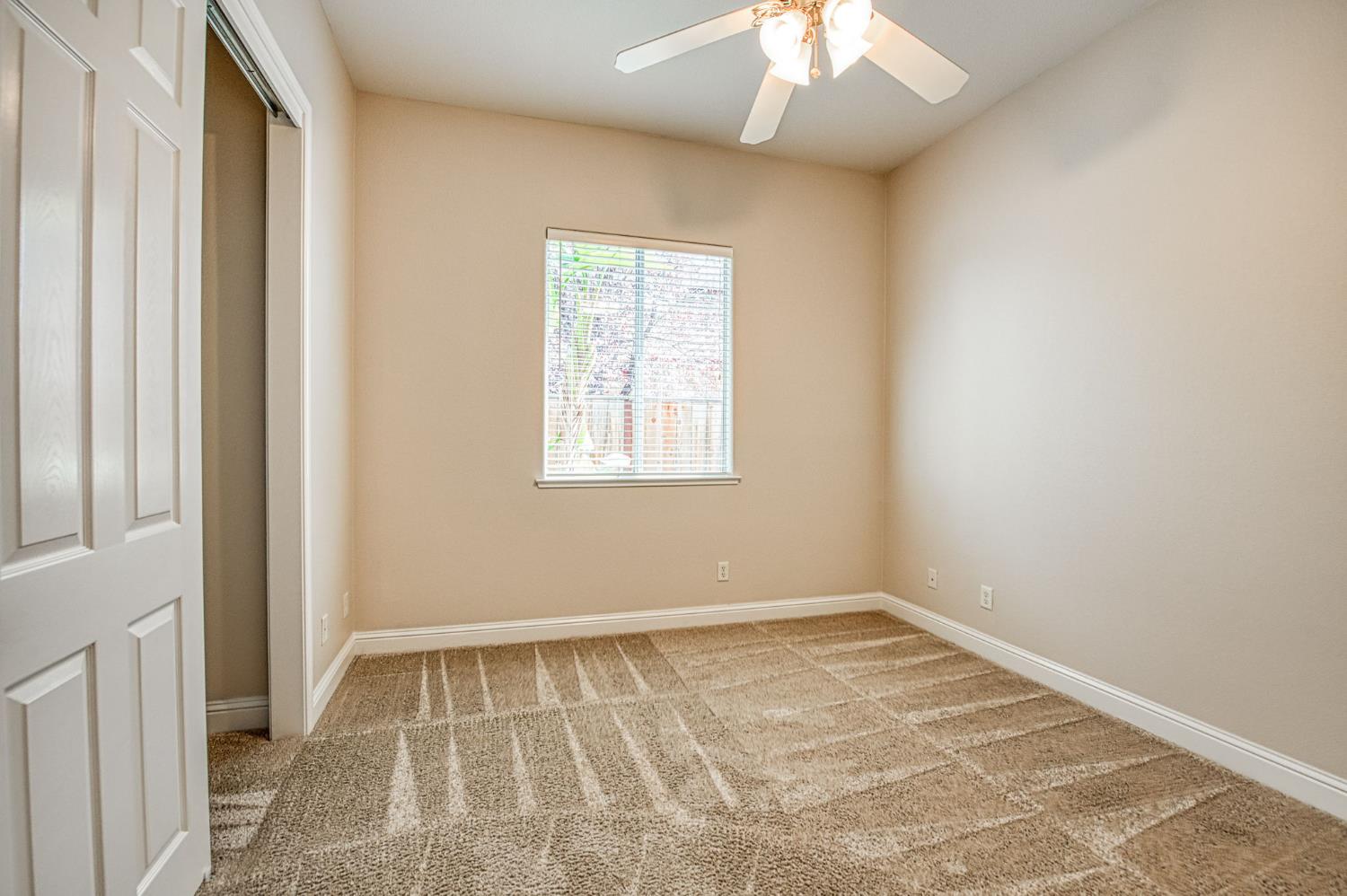 12437 N Via Tuscania Ave, Clovis, CA 93619