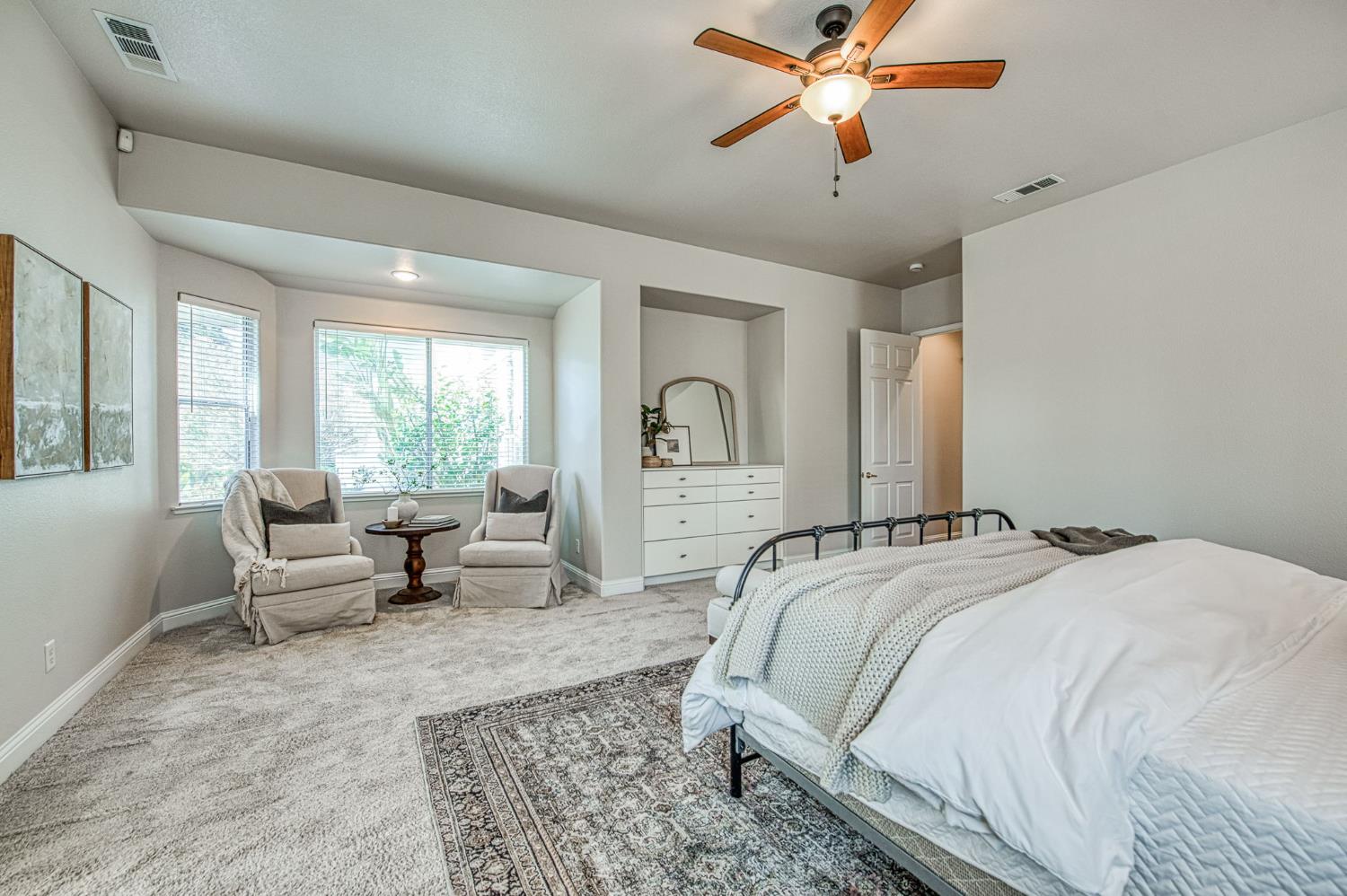 12437 N Via Tuscania Ave, Clovis, CA 93619