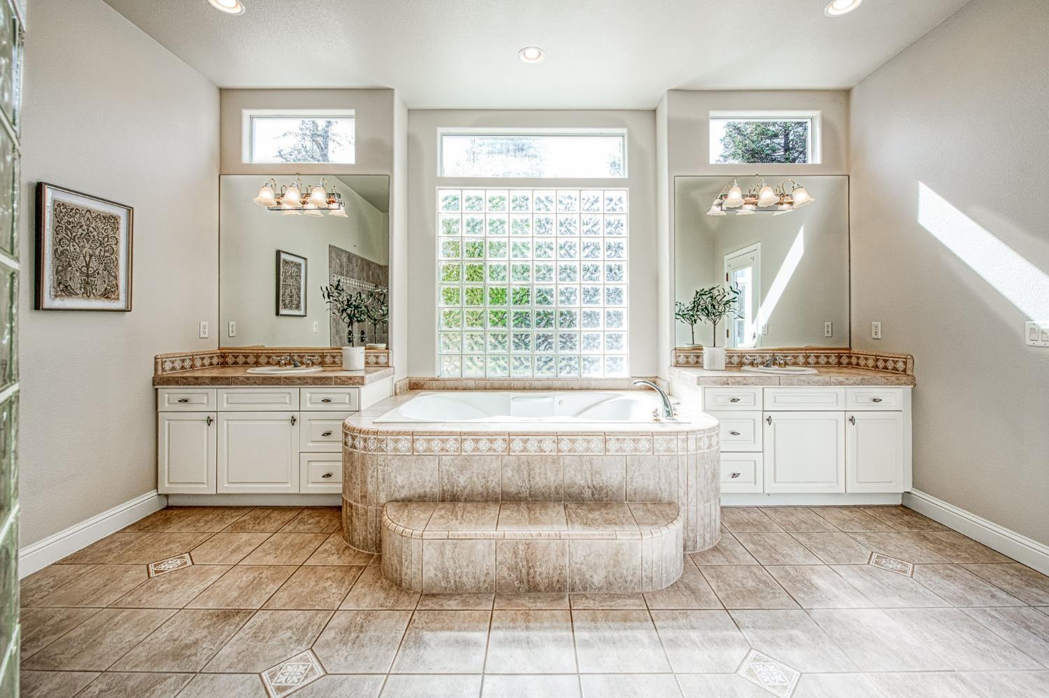 12437 N Via Tuscania Ave, Clovis, CA 93619