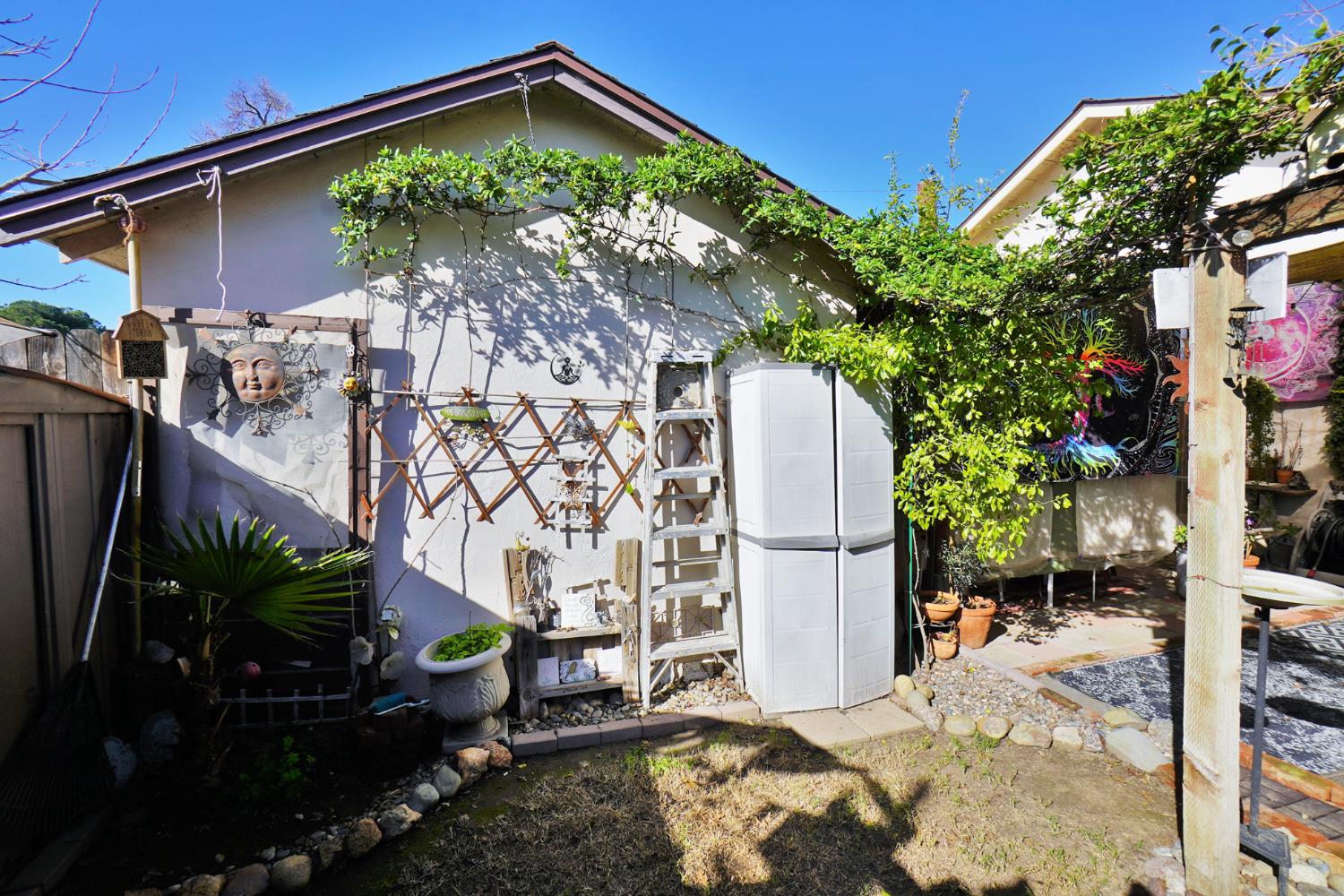 325 Neville St, Hanford, CA 93230